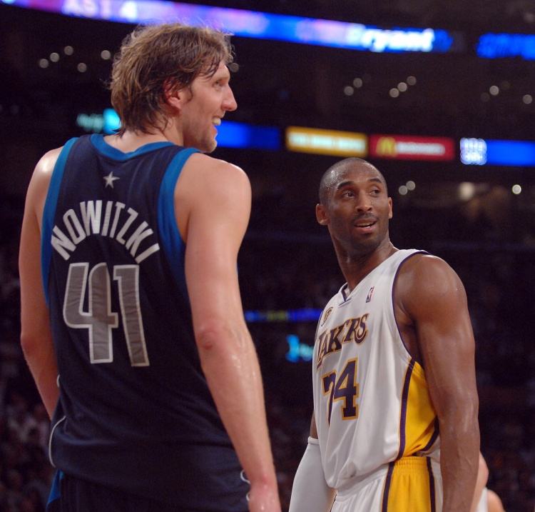 pp电子-科比三节狂揽62分，队友力劝未果坚持休战